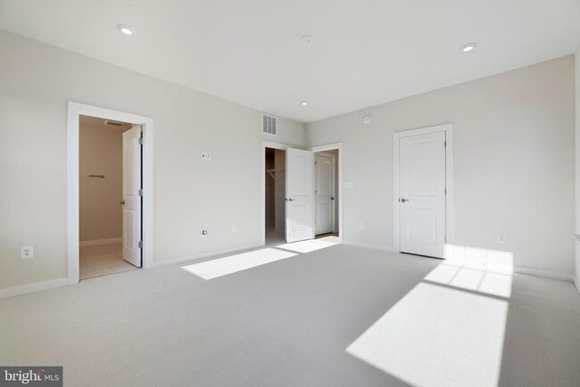 Building Photo - 1011 Venifena Terrace SE