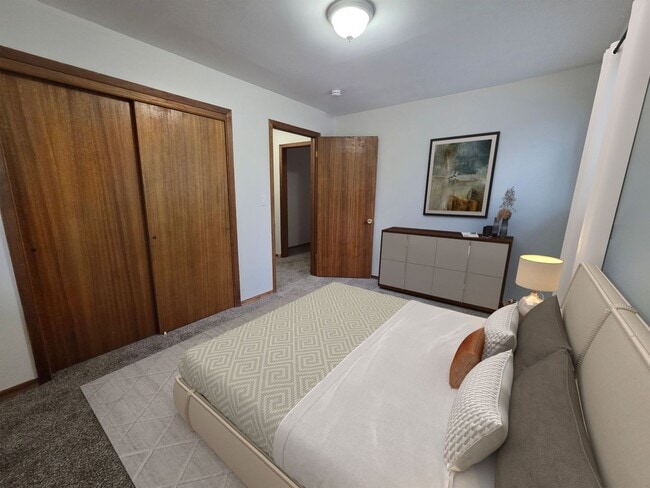 Building Photo - $1,750.00 – 2 Bed / 2 Bath Home with Fenced Yard, Fireplace, and Garage