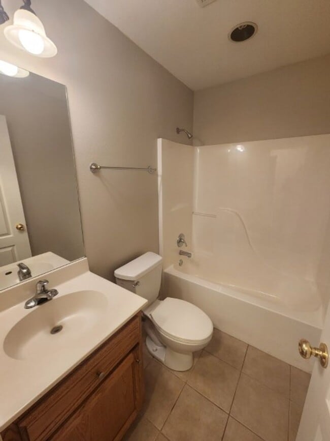 Building Photo - 701 Hidden Forest Dr