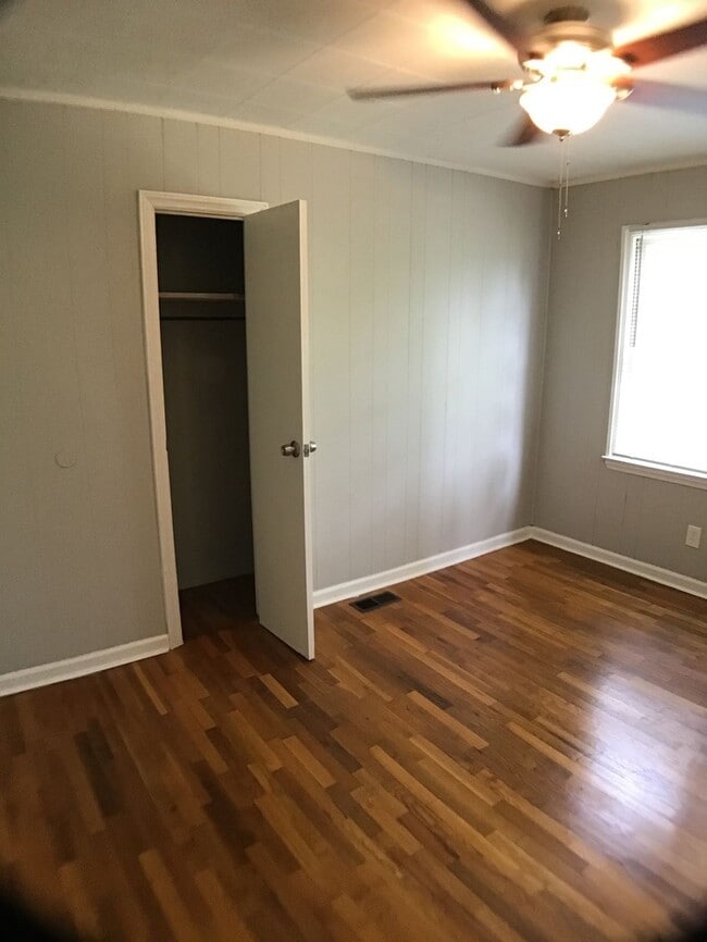 Building Photo - 105 Cypress Dr