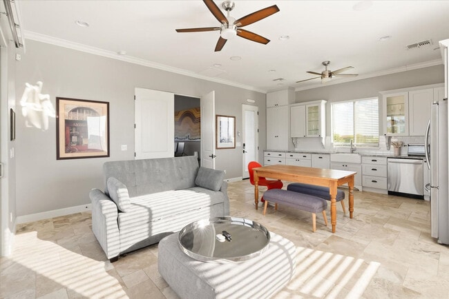 Building Photo - 6708 E Calle de Las Estrellas Rd