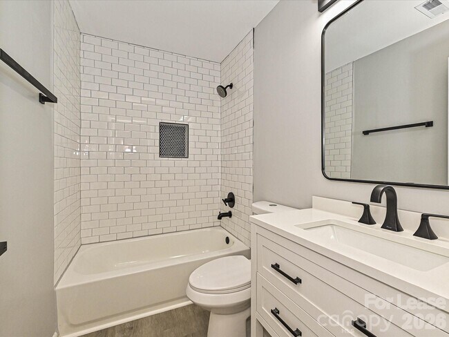 Building Photo - 633 Pennwood Ln
