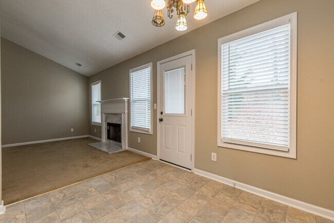 Building Photo - 3 BD 2 BA  Fenced Ranch with Bonus Room