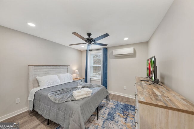 Building Photo - 243 N Georgia Ave