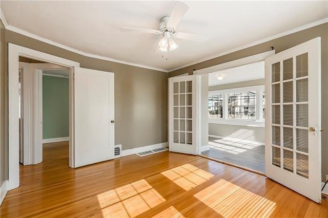 Building Photo - 1432 W 48th St