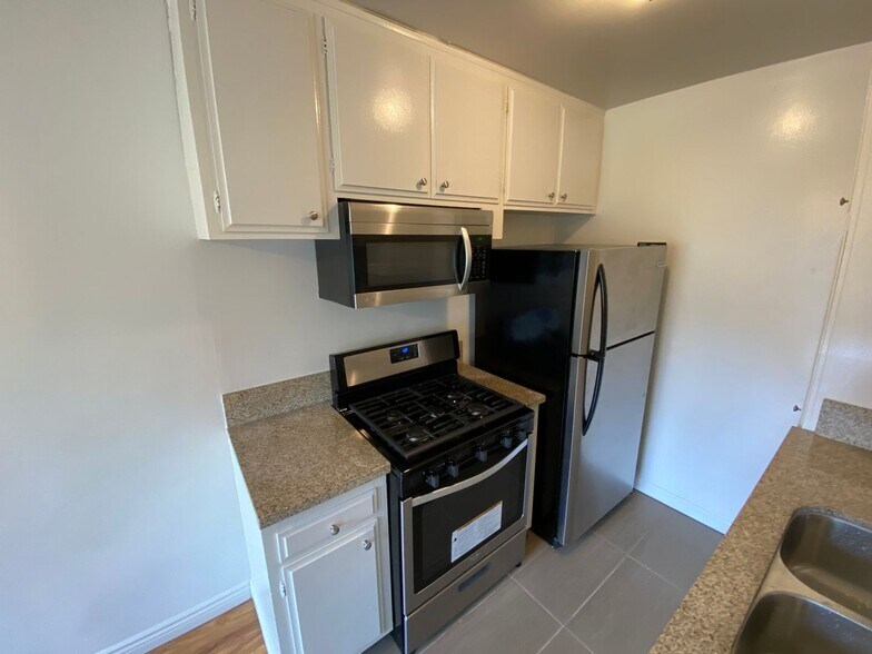 Building Photo - 3746 S Canfield Ave