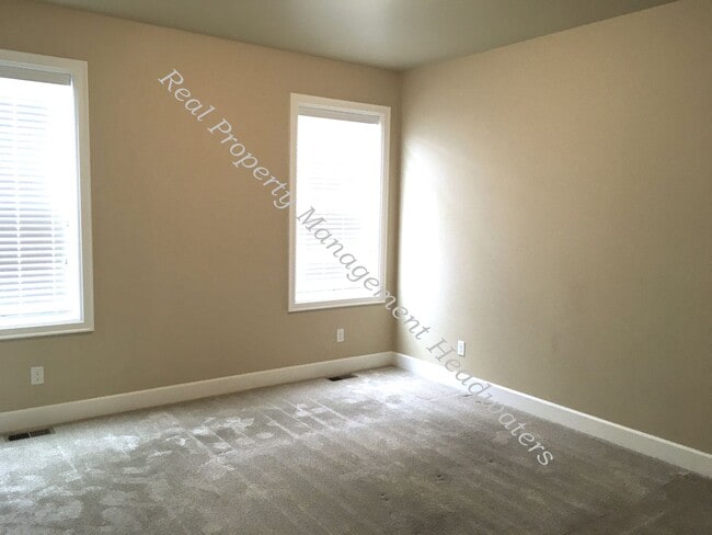 Building Photo - 5 Bedroom 3 Bath House for Rent