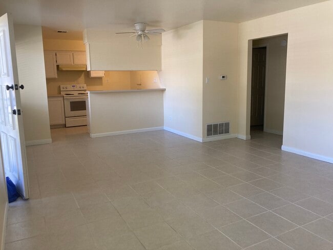 Building Photo - 2372 Pepper St