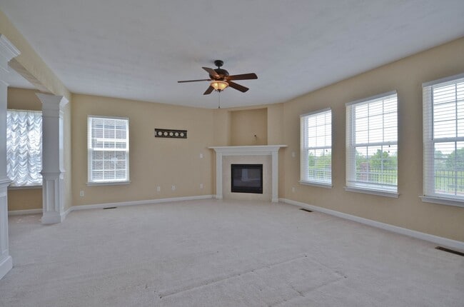 Building Photo - Discover your dream home in Virginia Beach!