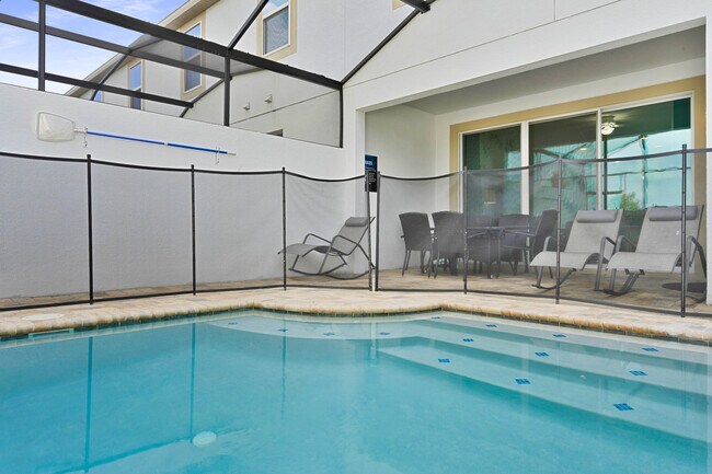 Building Photo - 1547 Carey Palm Cir