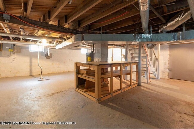 Building Photo - 107 Elm St