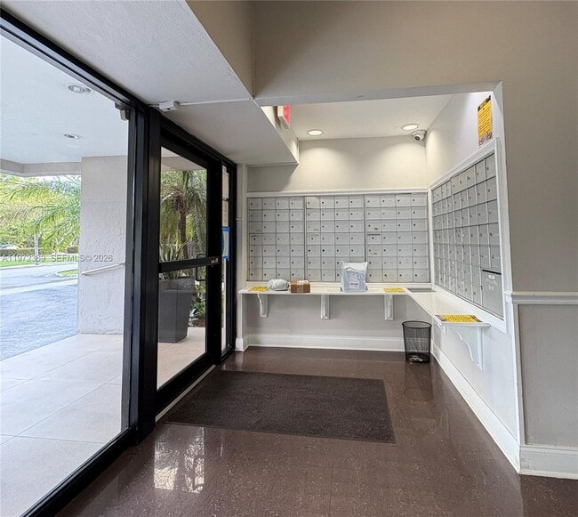 Building Photo - 2500 NE 135th St