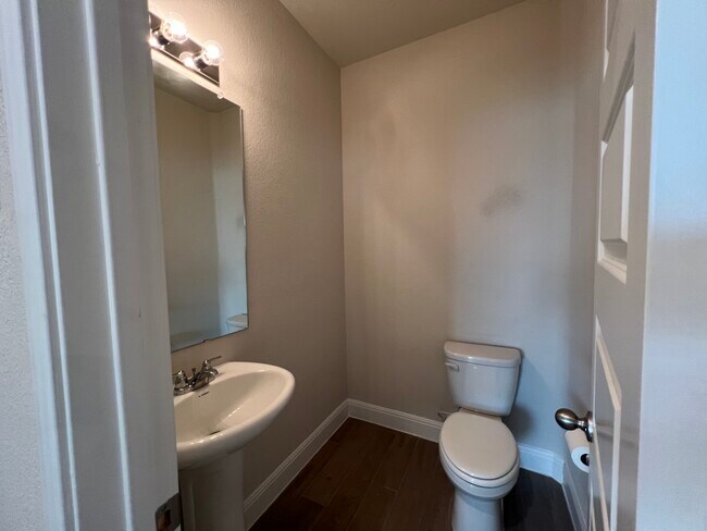 Building Photo - 207 Colorado Cyn