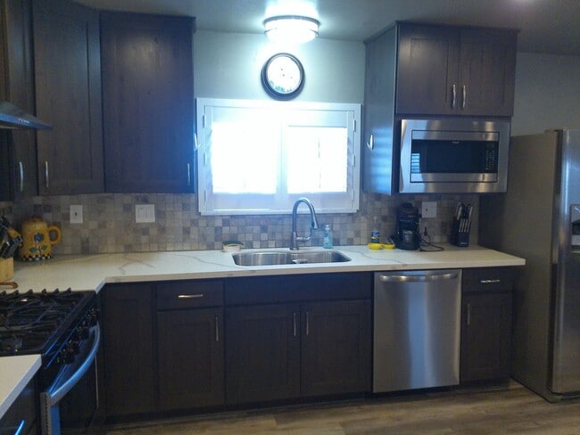 Building Photo - Spacious 4 bedroom 2 bath Double wide Available short term or long term