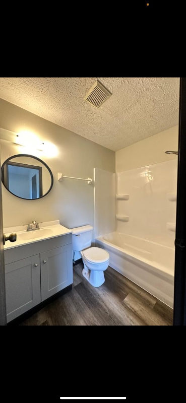 Building Photo - 3824 Longton Dr