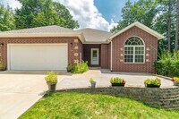 Building Photo - Immaculate 3 Bedroom Bella Vista Home! Amazing back patio!