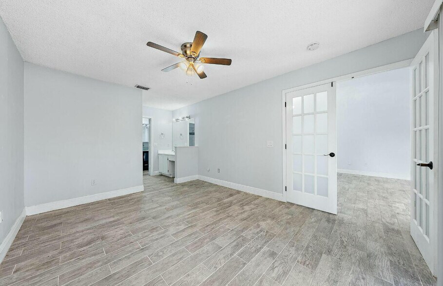 Building Photo - 4012 Palm Bay Cir