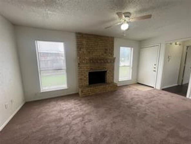 Building Photo - Glenn Heights Duplex