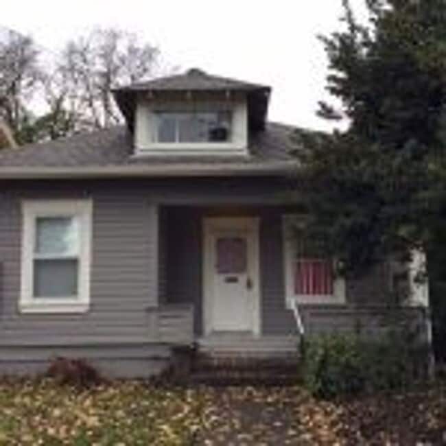 Primary Photo - Lovely Remodeled 5 Bedroom Home