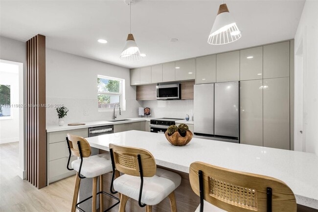 Building Photo - 3920 Hayes St