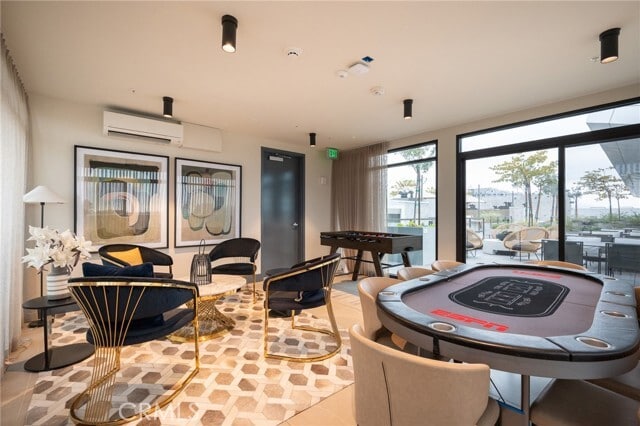 Building Photo - 709 E Walnut St