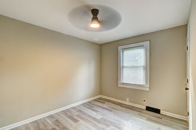 Building Photo - 109 Ray St