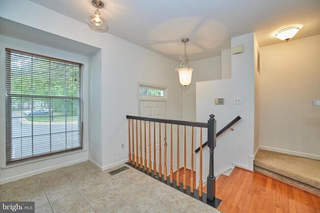 Building Photo - 6633 Skylemar Trail