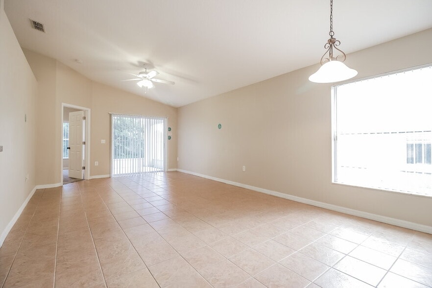 Building Photo - 2131 Colonial Woods Blvd