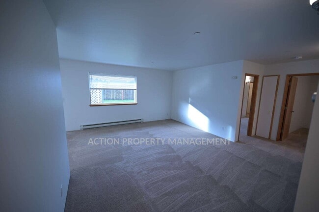 Building Photo - 2 bed, 2 bath, 1 car garage- water, sewer and yard care included!