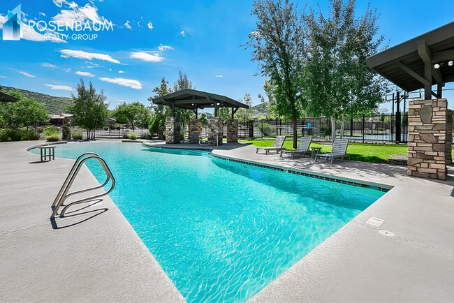 Building Photo - Beautiful 3-bedrooms, 2-baths home in the Stoneridge community!