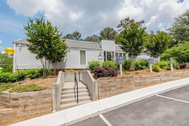 Building Photo - Affordable Living 20 Minutes from Everything Atlanta -2 Bedroom 2 1/2 Baths only $1300*