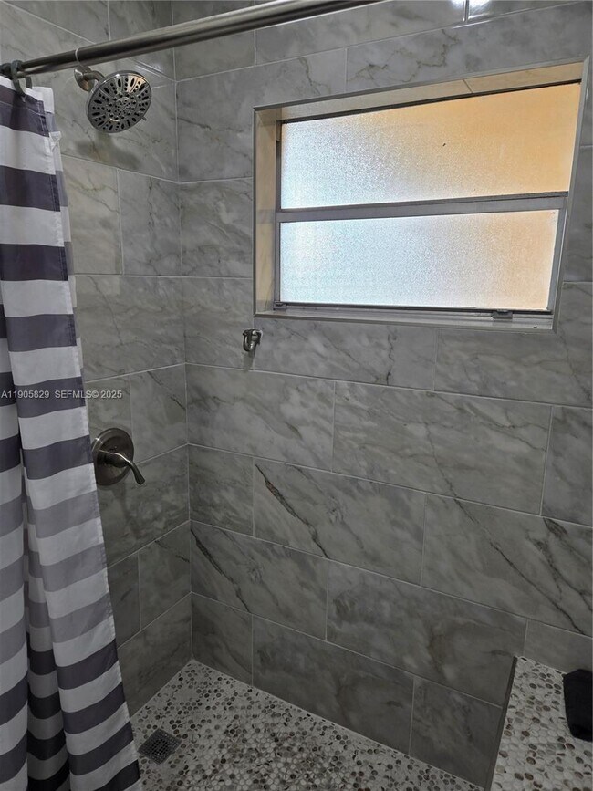 Building Photo - 251 NE 187th St