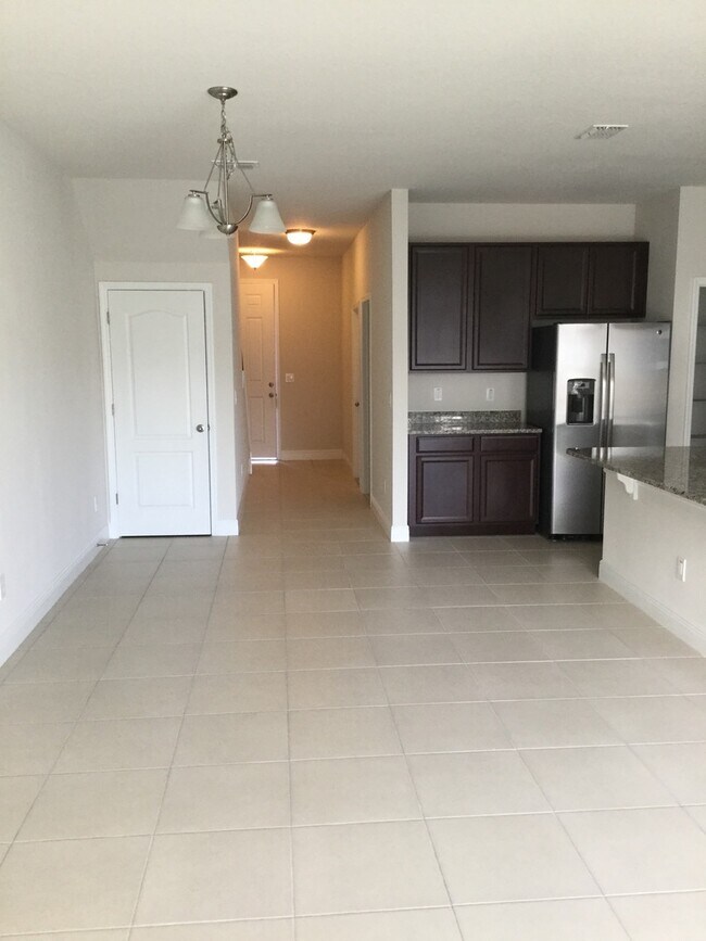Building Photo - 3 bedroom, 2.5 bathrom townhome in Oviedo