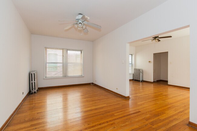 Building Photo - 520 W Diversey Pkwy
