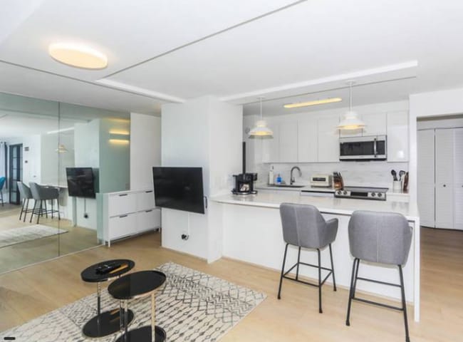 Building Photo - Renovated Fully Furnished 1 Bedroom at Dis...