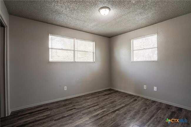 Building Photo - 714 Martindale Rd