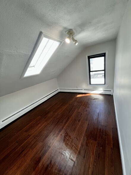 Primary Photo - 33 Ringgold St