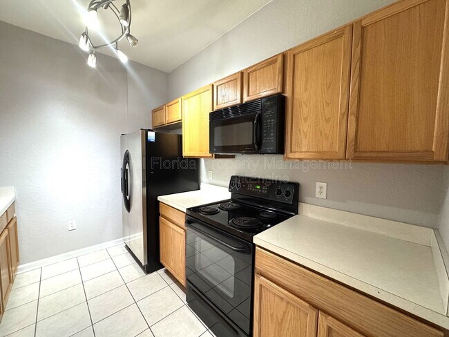 Building Photo - 8660 Buccilli Dr