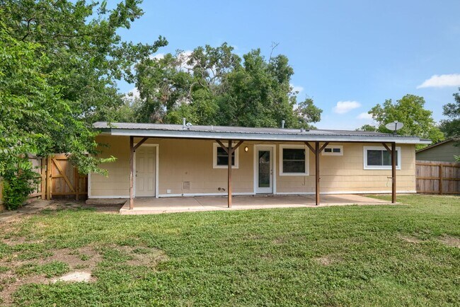 Building Photo - 816 Aviation Ave