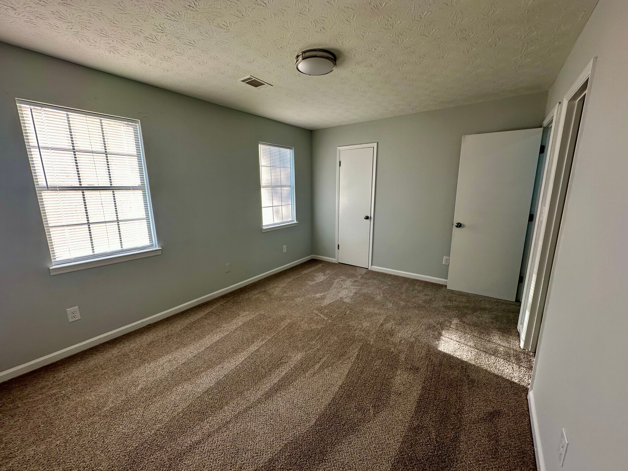 Building Photo - 1749 Hunting Creek Dr SE