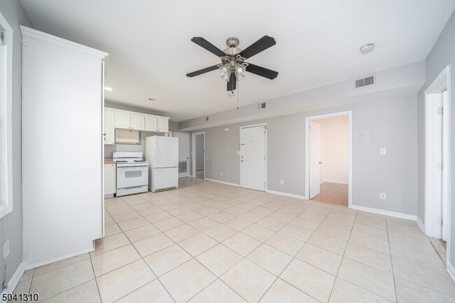 Building Photo - 250 High St