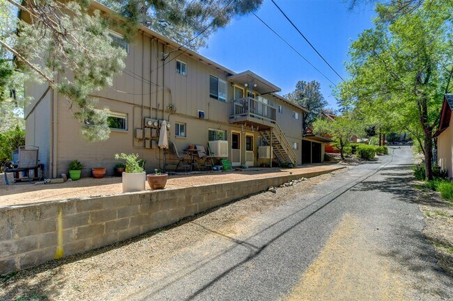 Building Photo - 278 S Hardin St