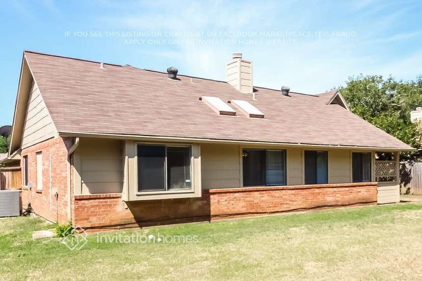Building Photo - 3216 Cliffview Dr
