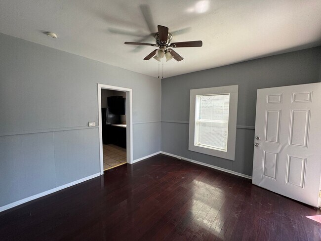 Building Photo - Near Eastside 3 Bedroom 2 Bath with Central air