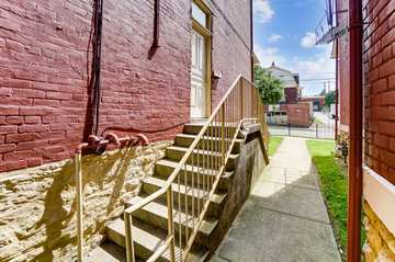 Building Photo - 852 Lincoln Ave