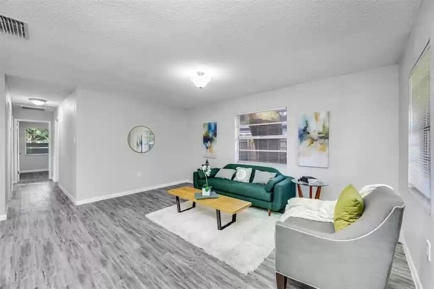 Building Photo - 3204 E Lambright St