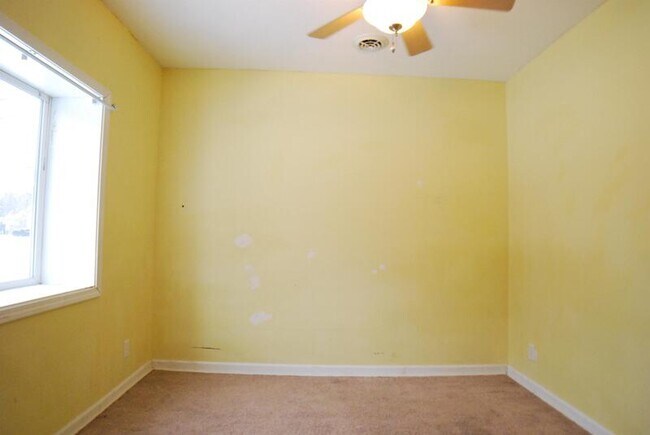 Building Photo - 655 36th St NE