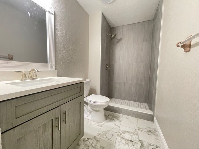 Building Photo - Amazing 4 BR 3 BA Altamonte home with Cons...