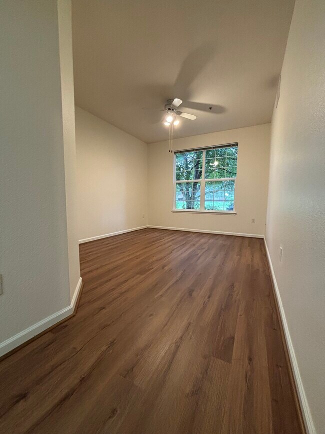 Building Photo - 5726 N Genoa Way