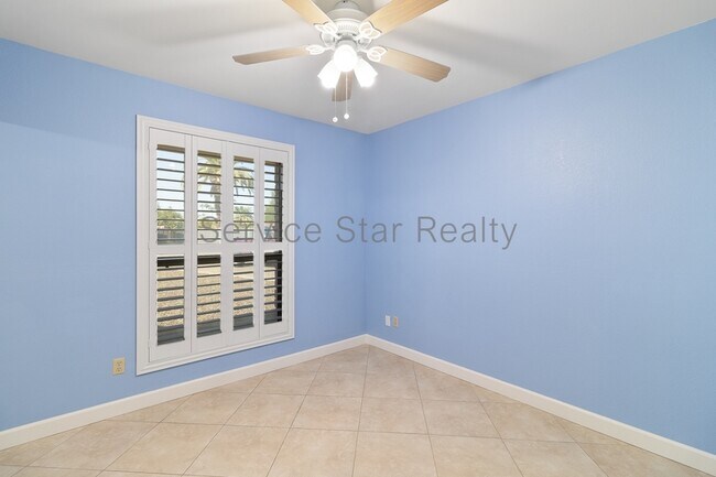 Building Photo - 713 W Alamo Dr